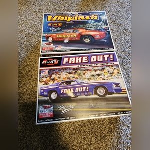 (2) atlantis model kits